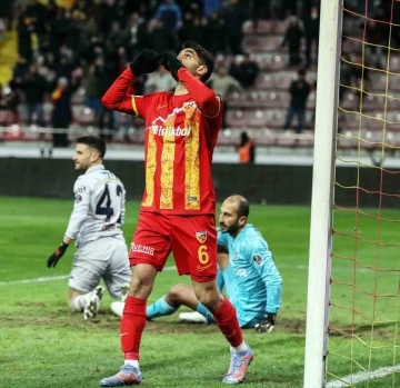 Ali Karimi 2. golünü attı
