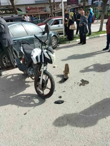 Alkollü motosiklet sürücüsü otomobille çarpıştı: 2 yaralı
