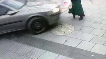 Alkollü şahsın kullandığı otomobil kaldırımdaki kadına çarptı