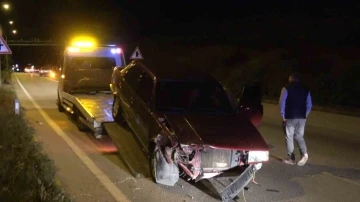 Alkollü sürücü tıra çarptı, araçtakiler yara almadan kurtuldu
