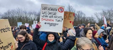 Almanya’da 150 bin kişiden Bundestag önünde ırkçılığa karşı miting
