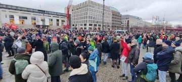 Almanya’da aşırı sağcı AfD Partisi ve ırkçılık karşıtı protesto
