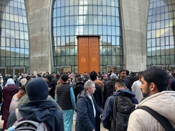 Almanya’da binlerce Müslüman bayram namazını eda etti
