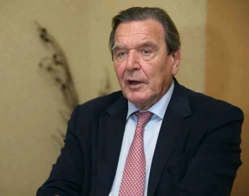 Almanya’nın eski Başbakanı Schröder’den iktidardaki SPD’ye sert eleştiri: “Parti pusulasını kaybetti”