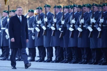 Almanya’nın Savunma Bakanı Pistorius, yemin ederek göreve başladı
