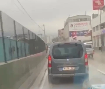 Bursa’da ambulansa yol vermeyen trafik magandası