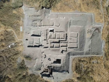 Anadolu’nun tarihine ışık tutan Eskiyapar Höyük’te 3 bin 500 yıllık yapı gün yüzüne çıkıyor
