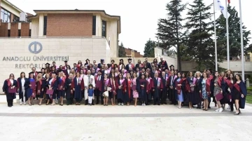 Anadolu Üniversitesi lisansüstü mezunlarını uğurladı
