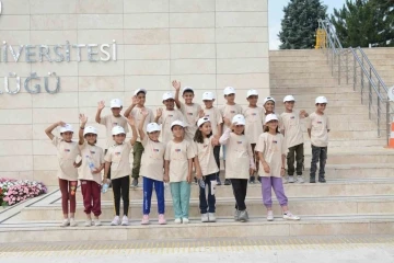 Anadolu Üniversitesi mevsimlik çocuk tarım işçilerini ağırladı
