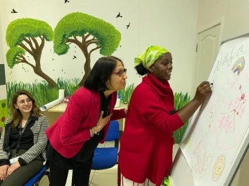 Anadolu Üniversitesi Sosyal Hizmet Bölümü’nden kadın mültecilere destek
