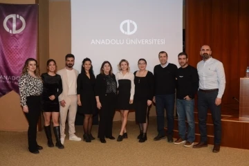Anadolu Üniversitesi Yunus Emre MYO mezunları öğrencilerle buluştu
