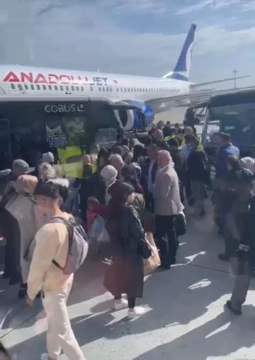 Anadolujet uçağı yolcuların ‘bomba’ muhabbeti nedeniyle 10 saat sonra kalktı
