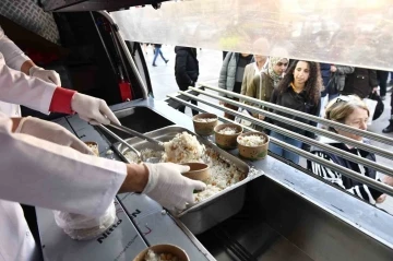 Ankara Büyükşehir Belediyesinden Ramazan kumanyası ve sıcak yemek ikramı
