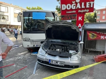 Ankara’da freni boşalan servis aracı 3 otomobile çarptı: 2 yaralı
