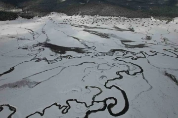 Ankara’da kar altında kalan menderesler havadan görüntülendi

