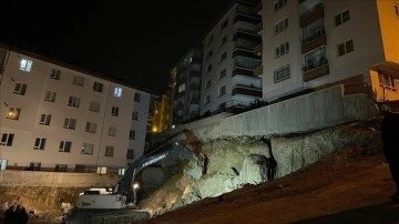 Ankara'da bitişiğindeki inşaat çalışması nedeniyle hasar gören 2 bina boşaltıldı