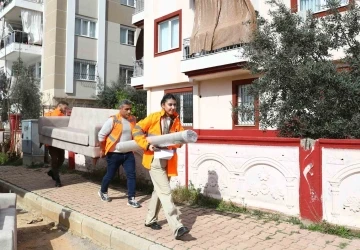 Antalya Büyükşehir’den selzedelere eşya yardımı
