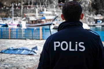 Antalya’da denizde 17-18 yaşlarında erkek cesedi bulundu
