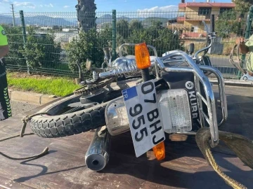 Antalya’da iki kardeş motosiklet kazasında yaralandı
