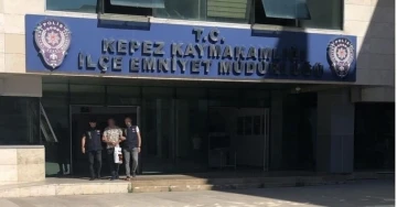 Antalya’da kesinleşmiş hapis cezası bulunan 2 firari yakalandı
