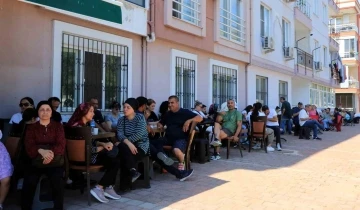 Antalya’da LGS’de öğrenciler içeride veliler dışarda ter döktü
