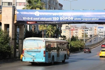 Antalya’da şoförsüz kalan toplu taşıma araçlarına dev afişler de çözüm olmadı
