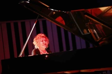 Antalya Piyano Festivali Gülsin Onay konseri ile sona erdi
