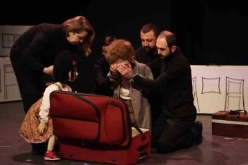Antalya Şehir Tiyatrosu’ndan yetişkinler için kukla oyunu
