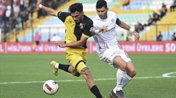 Antalyaspor, İstanbulspor'u deplasmanda 2-1 mağlup etti.​​​​​​