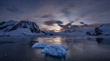 Antarktika'da Arjantin büyüklüğünde deniz buzu eridi