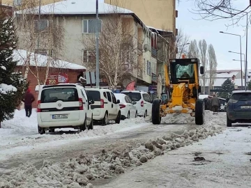 Ardahan Belediyesi ekiplerinin karla mücadele çalışmaları
