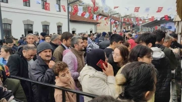 Arnavutköy’de 2.5 ton hamsi dağıtıldı
