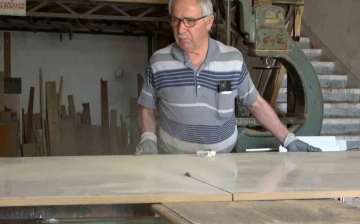 Aşkla yaptığı marangozluk mesleğini 55 yıldır devam ettiriyor
