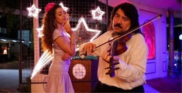 Ata Demirer'in senaryosunu yazdığı Bursa Bülbülü şimdi sinemalarda