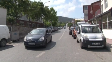 Ataşehir’de park halindeki kamyonetin çalınma anı kamerada
