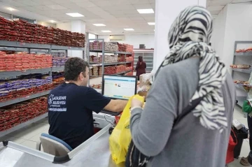Ataşehir’de sosyal marketlerde iyilik paylaştıkça çoğalıyor
