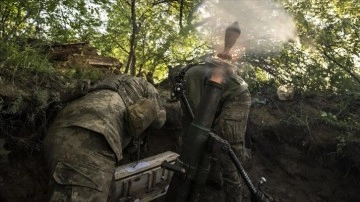 Avdiyivka cephesindeki Ukrayna havan topçu birlikleri, piyadeler için destek atışları yapıyor