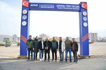 Avrupalı Türkler deprem bölgesine konteyner kent kuruyor
