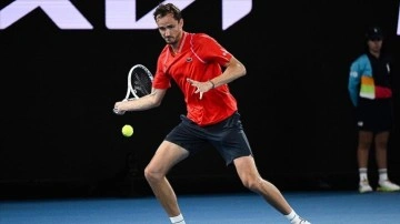 Avustralya Açık'ta son iki yılın finalisti Medvedev 3. turda elendi