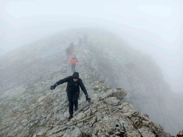 Aydınlı dağcılar, Mitolojilere konu olan Murat Dağı’na tırmandı
