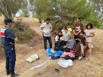 Ayvacık’ta 22 kaçak göçmen ile 5 organizatör yakalandı
