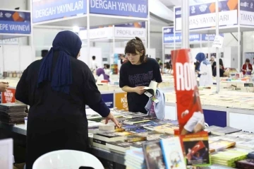Bağcılar Kitap Fuarı’nda depremzedeler için “Bi bana Bi Malatya’ya Kitap” kampanyası
