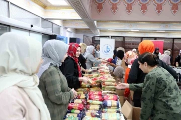 Bağcılarlı kadınlar, harçlıklarıyla depremzedeler için gıda kolisi hazırladı
