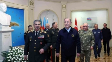 Azerbaycan Savunma Bakanlığı’nda askeri tören düzenlendi