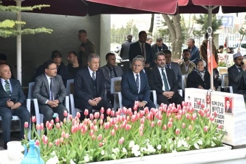 Bakan Akar, Vali Çiçek ve Başkan Büyükkılıç’tan şehitlik ziyareti
