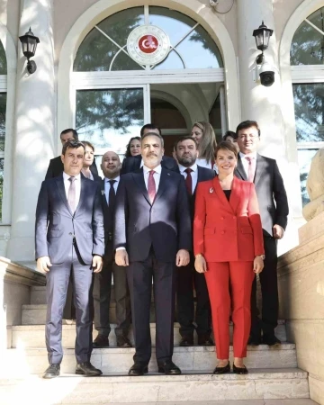 Bakan Fidan, Türkiye’nin Budapeşte Büyükelçiliğini ziyaret etti
