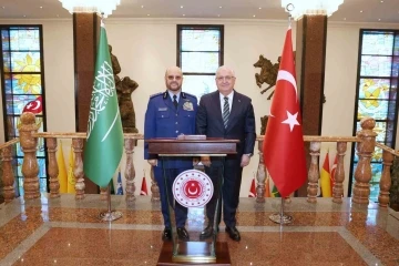 Bakan Güler, Suudi Arabistan Genelkurmay Başkanı Orgeneral Alruwaili’yi kabul etti
