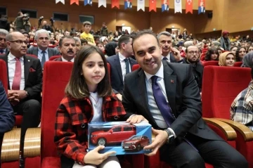 Bakan Kacır: &quot;Türk gençleri gökyüzüne Türk’ün imzasını attı&quot;
