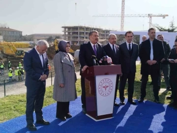 Bakan Koca: &quot;Türkiye’nin en büyük kapasitesi olan şehir hastanesi Sancaktepe’de inşaatı devam ediyor&quot;
