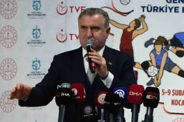 Bakan Osman Aşkın Bak: &quot;Voleybolda zirveye yürüyen Türkiye var&quot;
